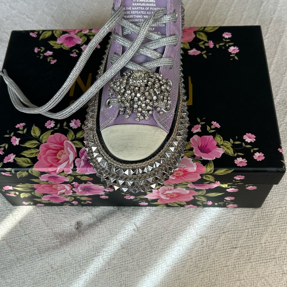 SOLD OUT sneakers beautiful and fashionable 💜💜💜